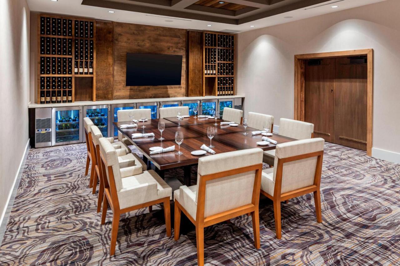 Отель Baton Rouge Marriott Экстерьер фото