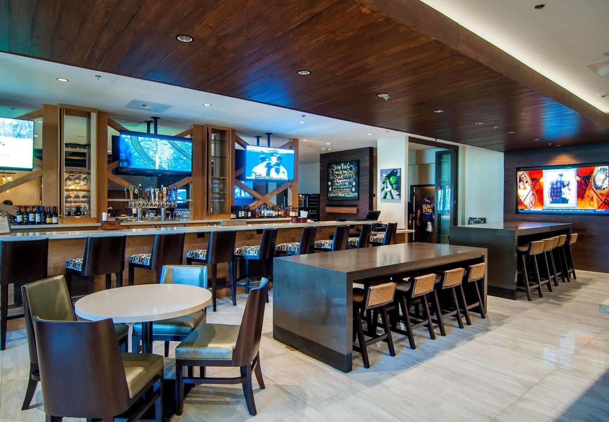 Отель Baton Rouge Marriott Экстерьер фото